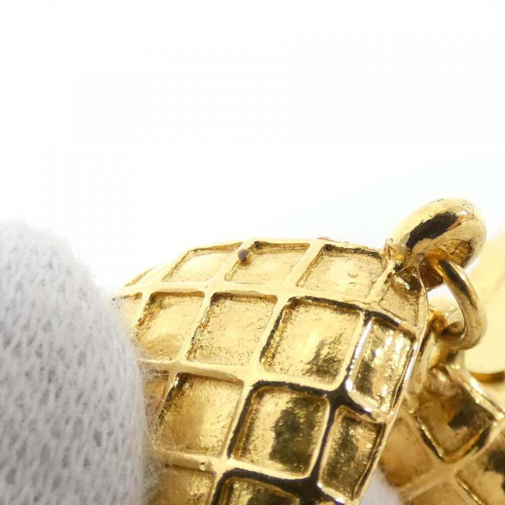 CHANEL Authentic White Earrings - Picture 4 of 5